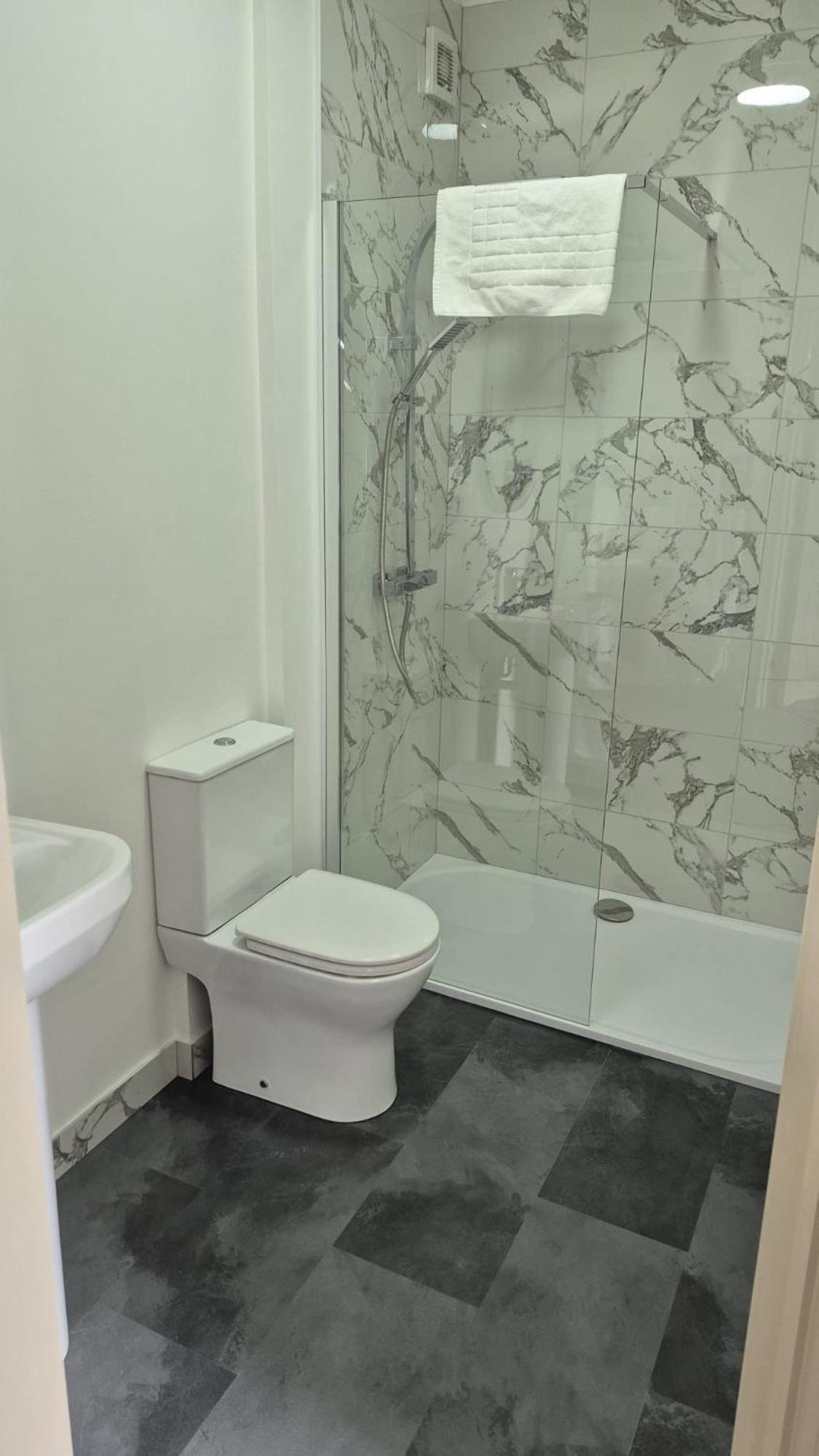 Commercial Hotel Alness Zewnętrze zdjęcie